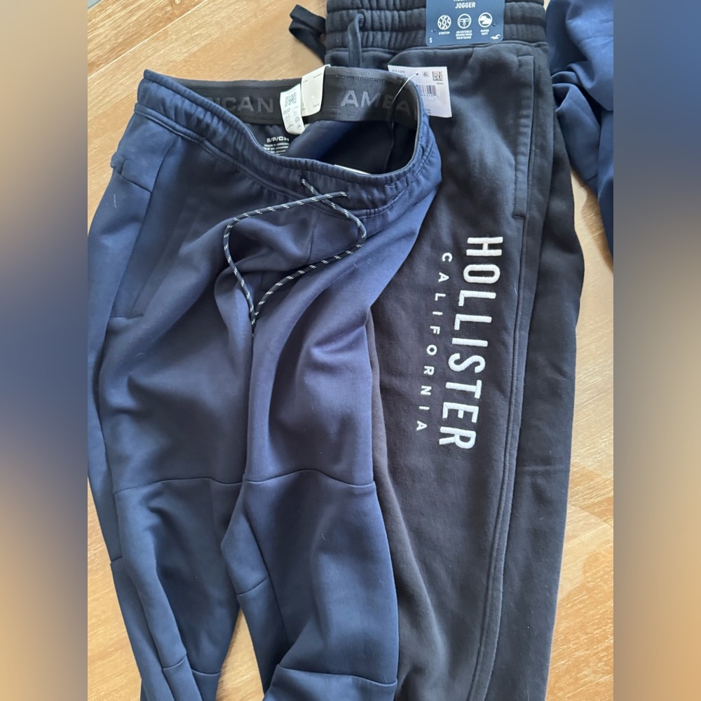 Mens lot American eagle, Holister and more some new size small